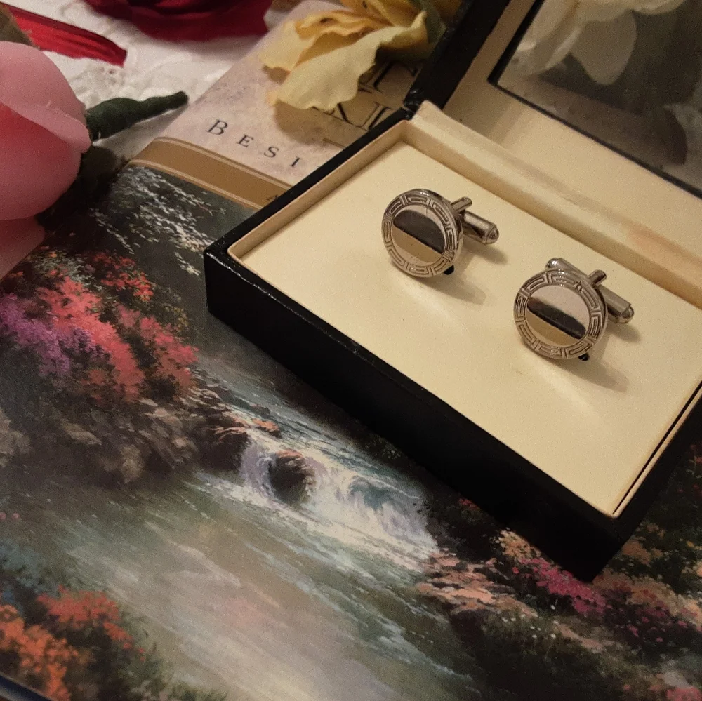CROFT & BARROW SILVER CUFFLINKS, NEW IN BOX WITH TAGS